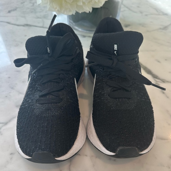 Nike React Women's Running Shoe - Picture 2 of 8